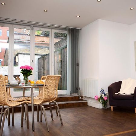 Apt 1, Trafalgar Square 1St Floor By Indigo Flats 런던 외부 사진