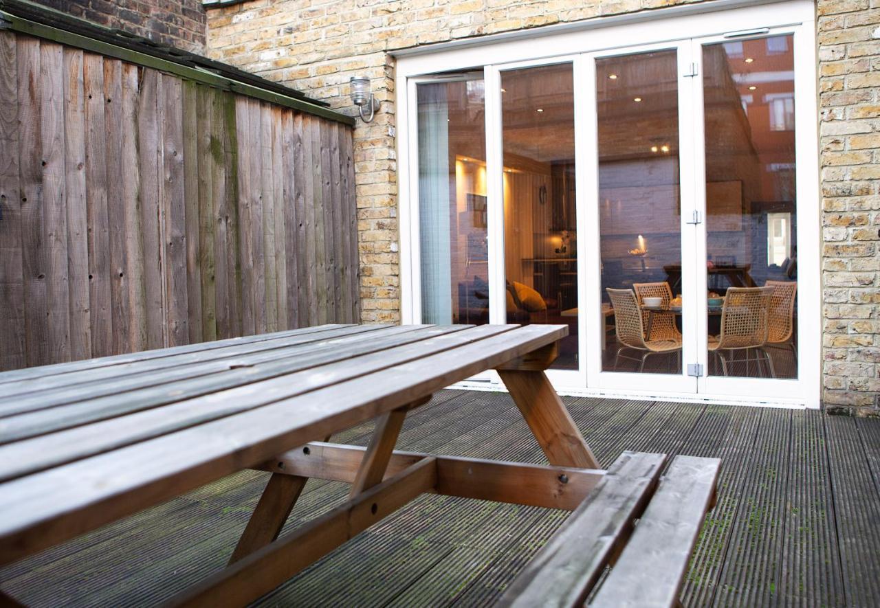 Apt 1, Trafalgar Square 1St Floor By Indigo Flats 런던 외부 사진
