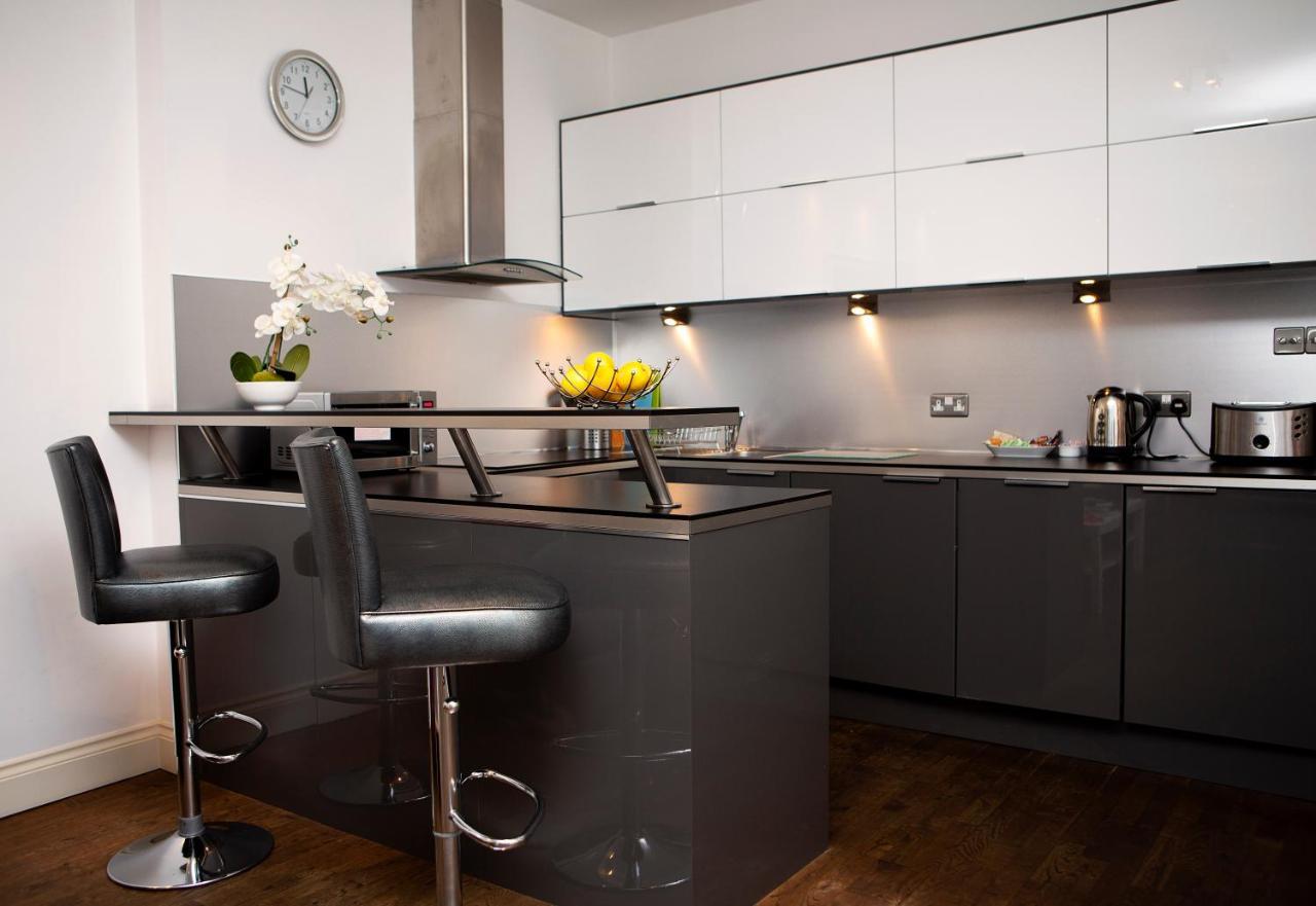 Apt 1, Trafalgar Square 1St Floor By Indigo Flats 런던 외부 사진