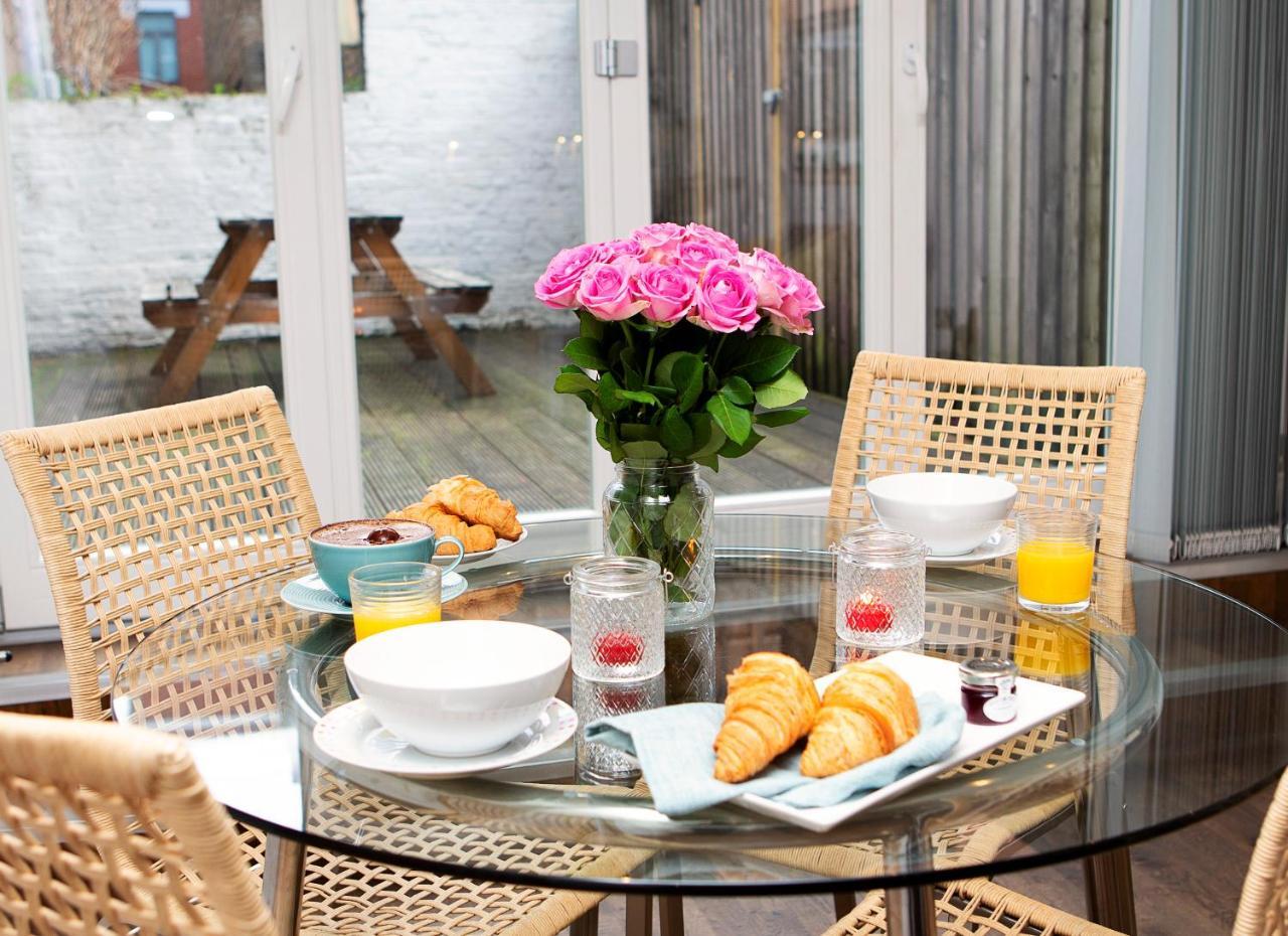 Apt 1, Trafalgar Square 1St Floor By Indigo Flats 런던 외부 사진
