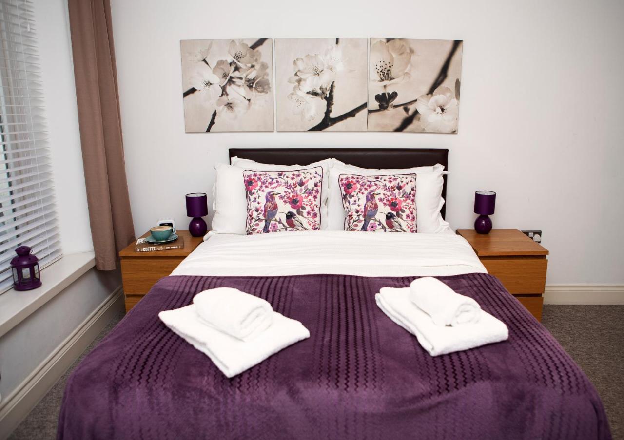 Apt 1, Trafalgar Square 1St Floor By Indigo Flats 런던 외부 사진